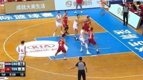 周琦22+8开门红！中国红队77-72险胜突尼斯