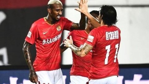 标题：恒大主场4-0上港！亚冠德比创经典逆转剧本