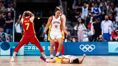 WNBA常规赛：太阳主场大胜火花送对手四连败