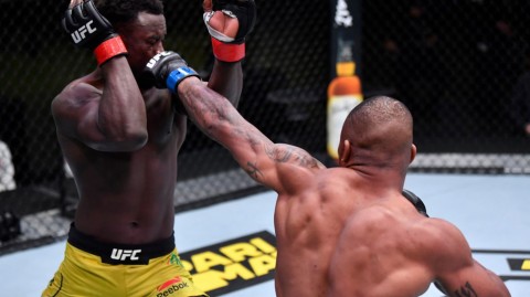 UFC格斗之夜183燃情回顾：多斯安乔斯分歧判定险胜菲尔德勇夺重返轻量级首胜